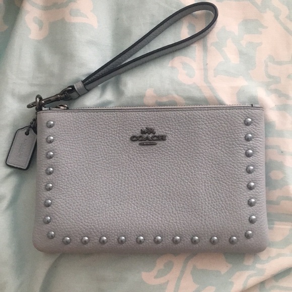 Coach retail large wristlet - Picture 1 of 3